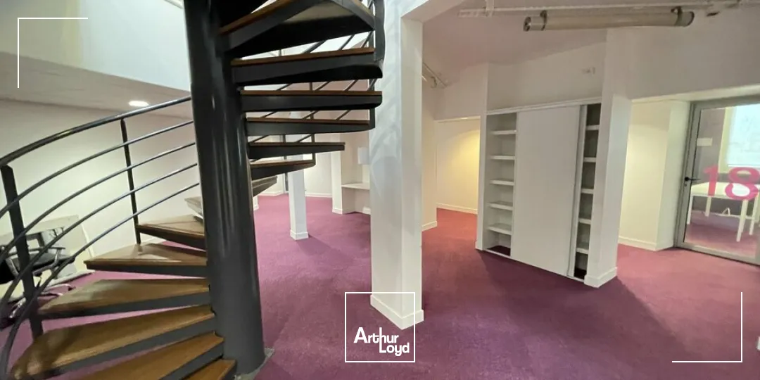 BUREAUX DE 554M² A VENDRE PROCHE DES COMMERCES ET VISIBLES DEPUIS LA ROCADE