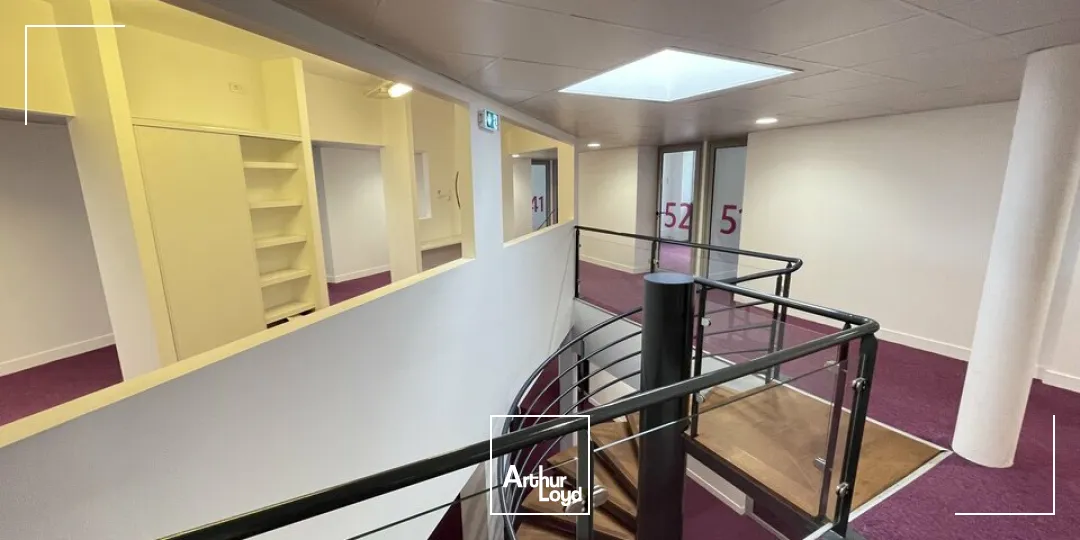 BUREAUX DE 554M² A VENDRE PROCHE DES COMMERCES ET VISIBLES DEPUIS LA ROCADE
