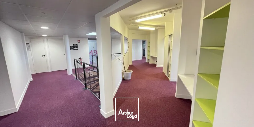 BUREAUX DE 554M² A VENDRE PROCHE DES COMMERCES ET VISIBLES DEPUIS LA ROCADE