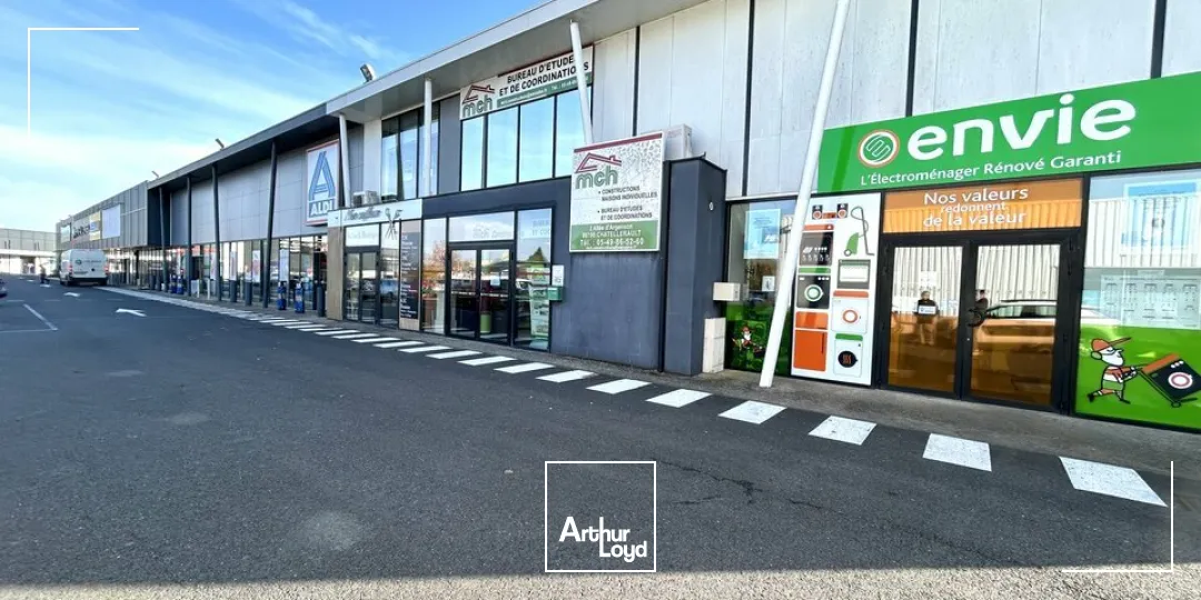 A LOUER - BUREAUX COMMERCIAUX - ZONE COMMERCIALE CHÂTELLERAULT NORD 