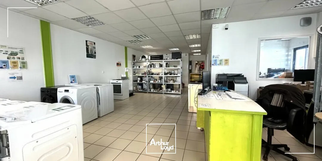 A LOUER - BUREAUX COMMERCIAUX - ZONE COMMERCIALE CHÂTELLERAULT NORD 