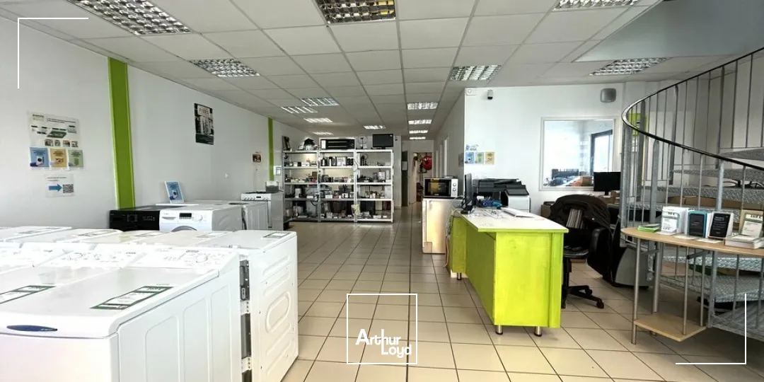 A LOUER - BUREAUX COMMERCIAUX - ZONE COMMERCIALE CHÂTELLERAULT NORD 