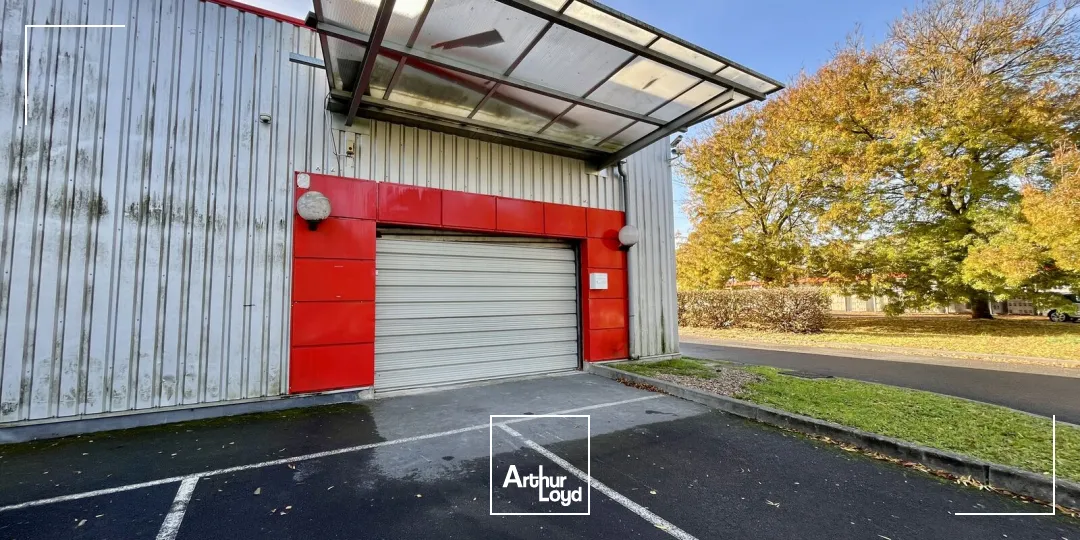 A LOUER LOCAUX COMMERCIAUX DE 280 M2 À 330 M2 NOGENT-SUR-OISE