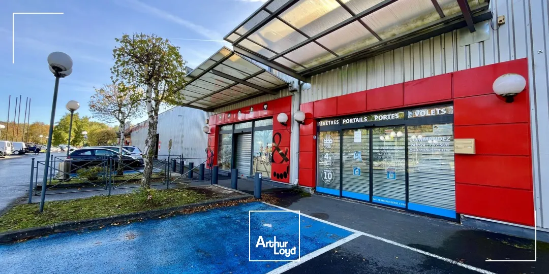 A LOUER LOCAUX COMMERCIAUX DE 280 M2 À 330 M2 NOGENT-SUR-OISE