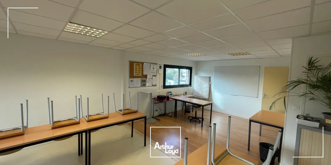 A LOUER - BUREAUX 179 M² - PLESCOP