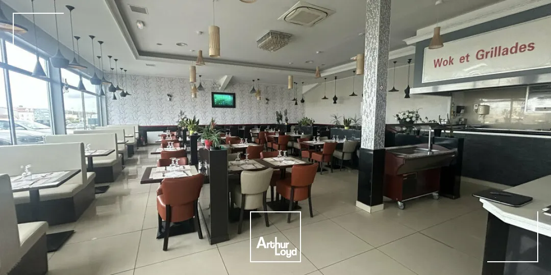 À LOUER - LOCAL COMMERCIAL DE 560m² - EMPLACEMENT PREMIUM DE POITIERS SUD