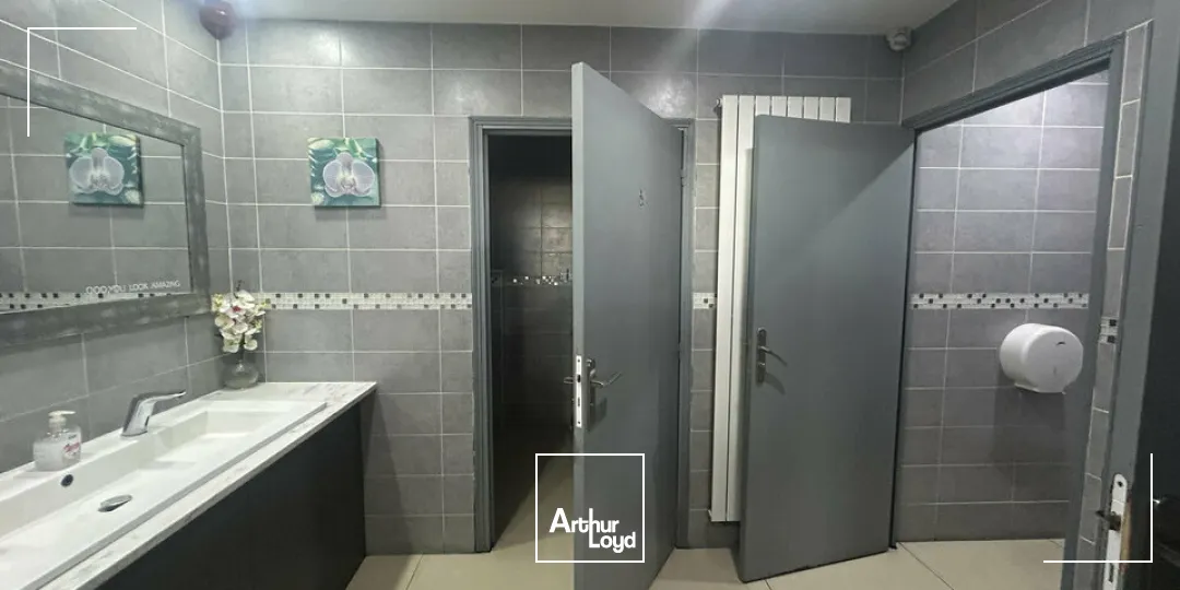 À LOUER - LOCAL COMMERCIAL DE 560m² - EMPLACEMENT PREMIUM DE POITIERS SUD