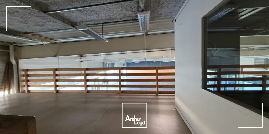 A LOUER LOCAL COMMERCIAL DE 400 m2 - AXE PASSANT - LES SABLES D'OLONNE 