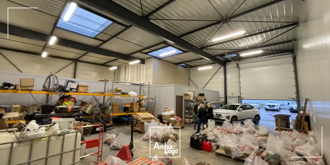 A Louer - Local d'activité d'env. 351 m2 