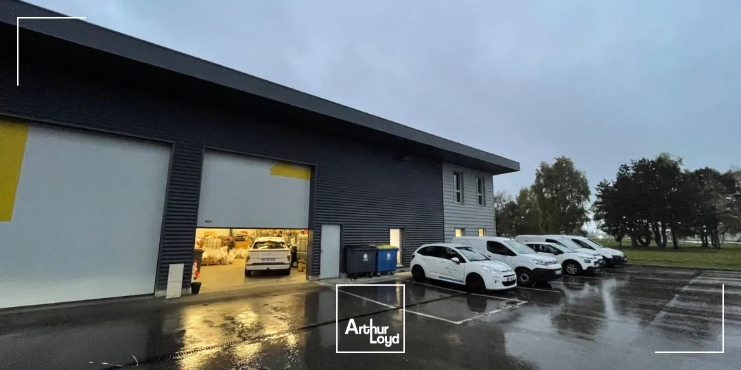 A Louer - Local d'activité d'env. 351 m2 