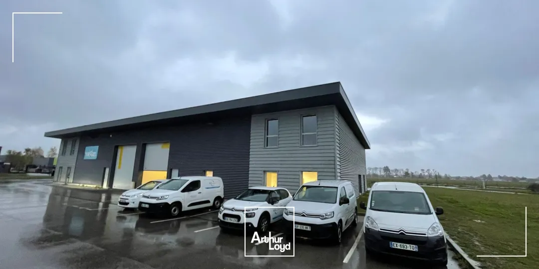 A Louer - Local d'activité d'env. 351 m2 