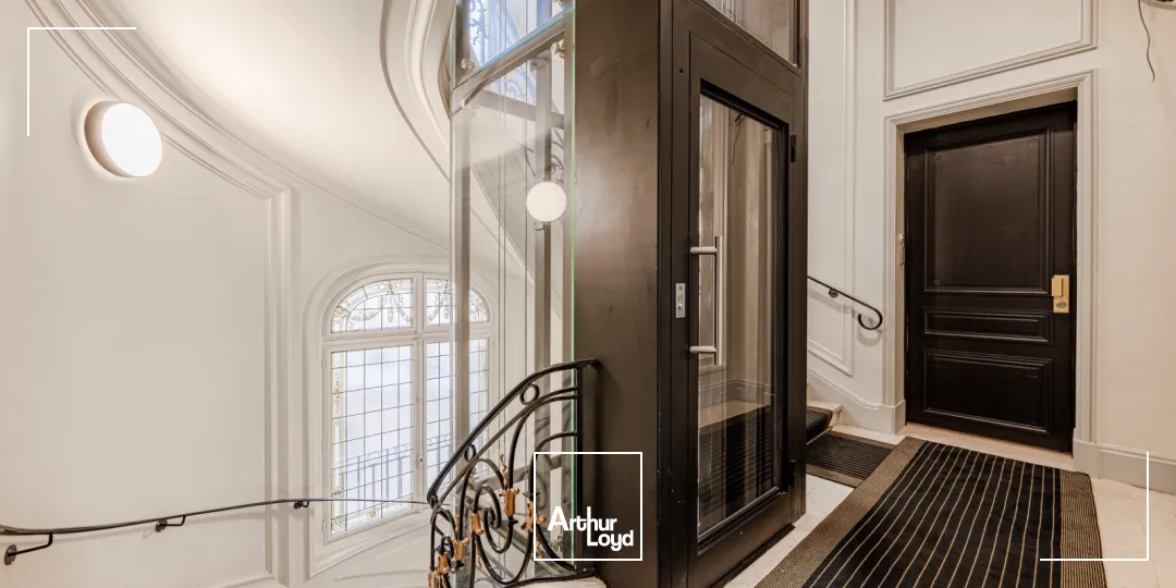 Bureaux à louer à PARIS 75008