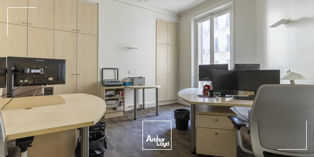 Bureaux à louer à PARIS 75008