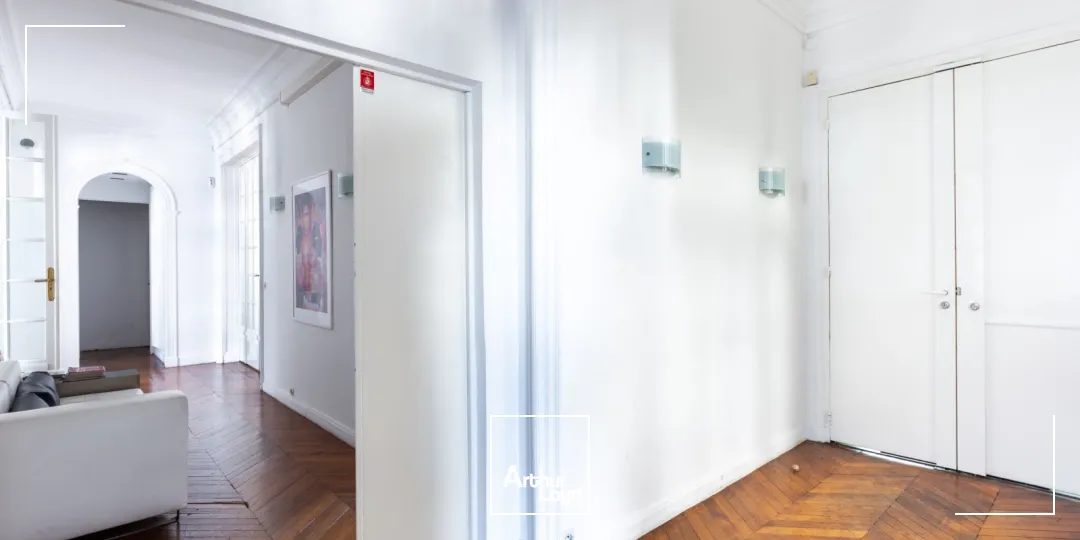 Bureaux à louer à PARIS 75008