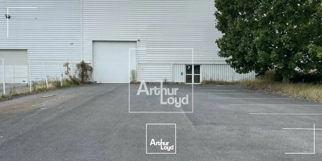 MORANGIS ENTREPOT AVEC COUR A LOUER