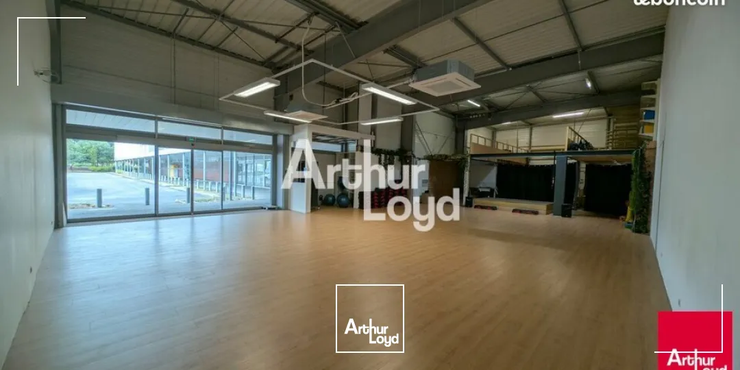 Superbe emplacement commercial - BEAUGE 2 - 245m²