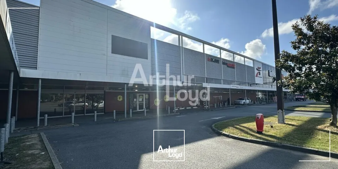 Superbe emplacement commercial - BEAUGE 2 - 245m²