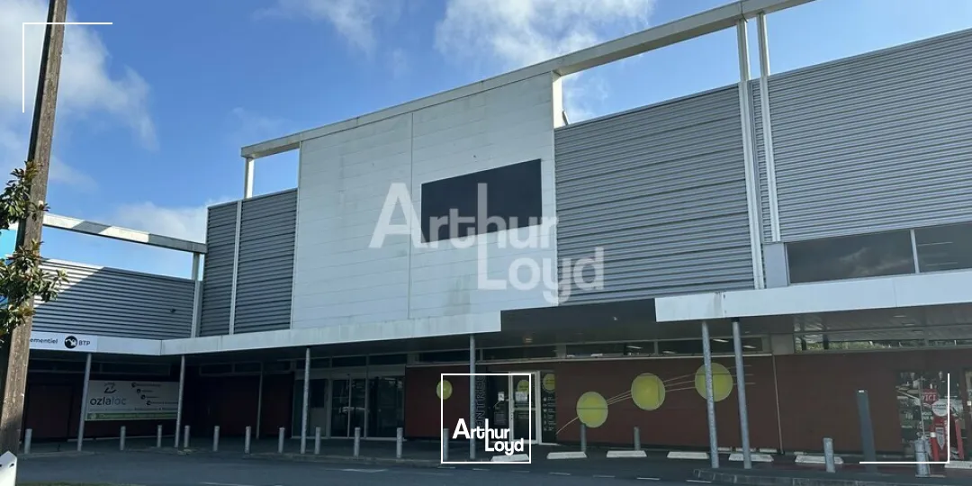 Superbe emplacement commercial - BEAUGE 2 - 245m²