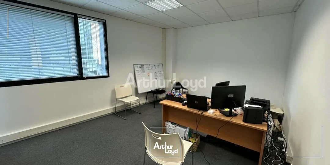 Plateau de bureaux cloisonné d'environ 186m2 REIMS CENTRE GARE