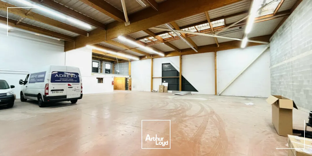 A LOUER - HARFLEUR - LOCAUX D'ACTIVITES 490 m² + 10 PARKING PRIVATIF