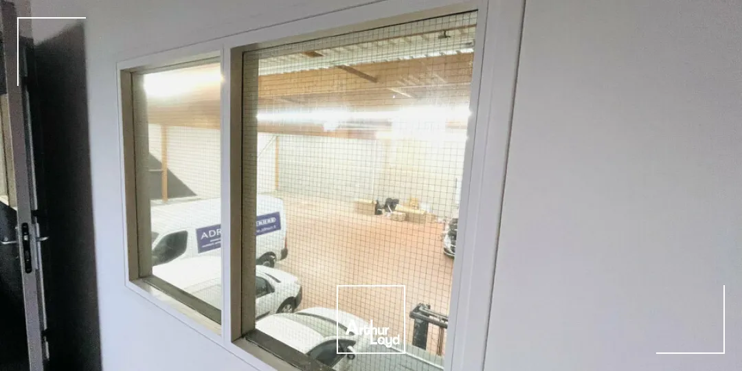 A LOUER - HARFLEUR - LOCAUX D'ACTIVITES 490 m² + 10 PARKING PRIVATIF