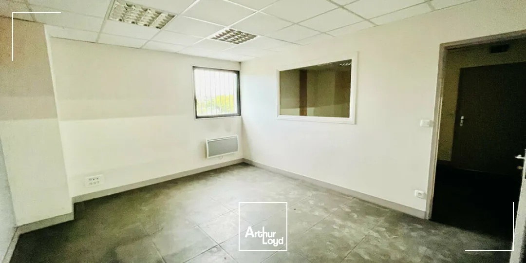 A LOUER - HARFLEUR - LOCAUX D'ACTIVITES 490 m² + 10 PARKING PRIVATIF