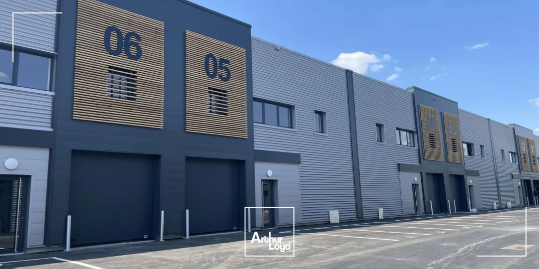 Entrepôt à louer à Saint-Herblain avec excellente visibilité et accès