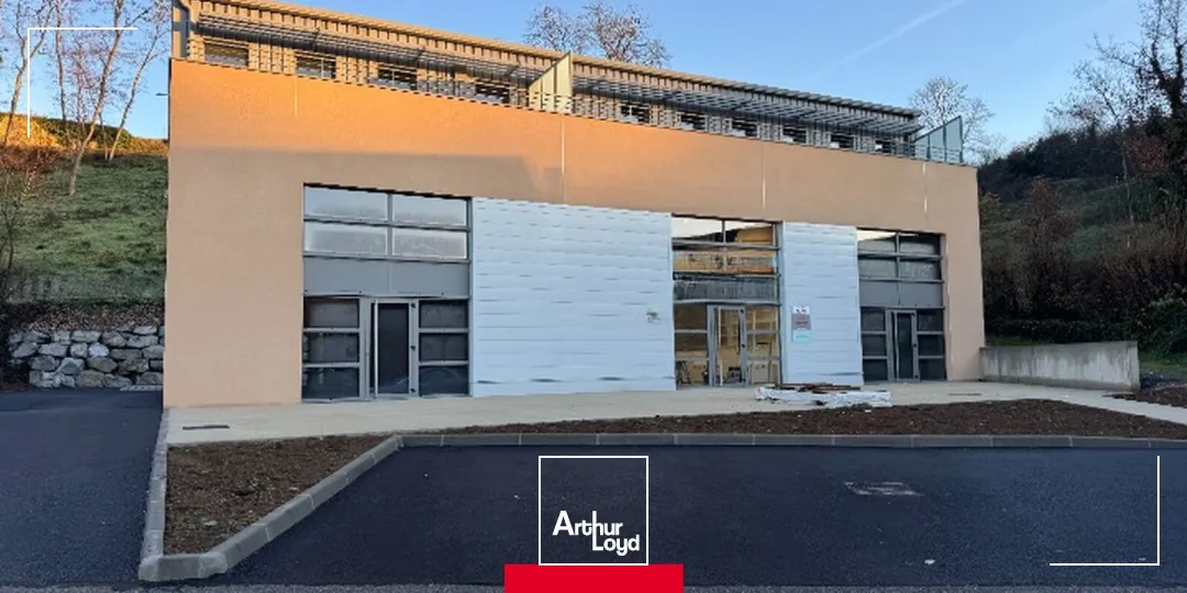 Locaux commerciaux et bureaux à vendre et à louer à LEGNY avec visibilité sur l'axe passant.