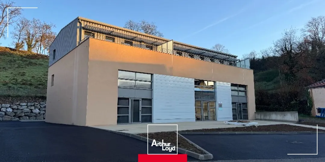 Locaux commerciaux et bureaux à vendre et à louer à LEGNY avec visibilité sur l'axe passant.