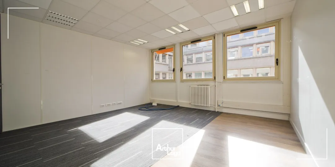 Bureaux à louer à PARIS 75008