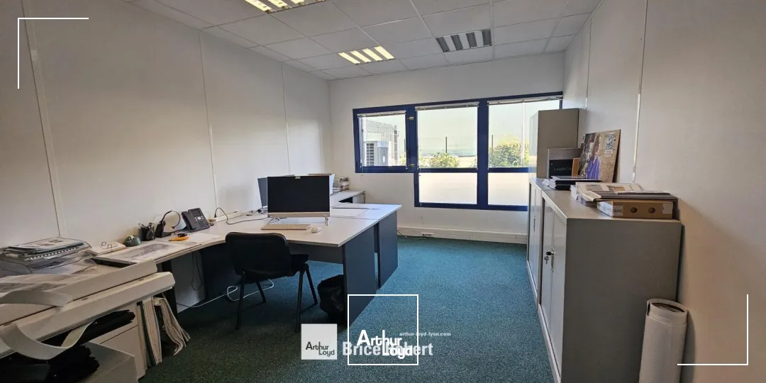 A louer - ACTIVILLAGE - Bureaux avec partie de stockage - Bron