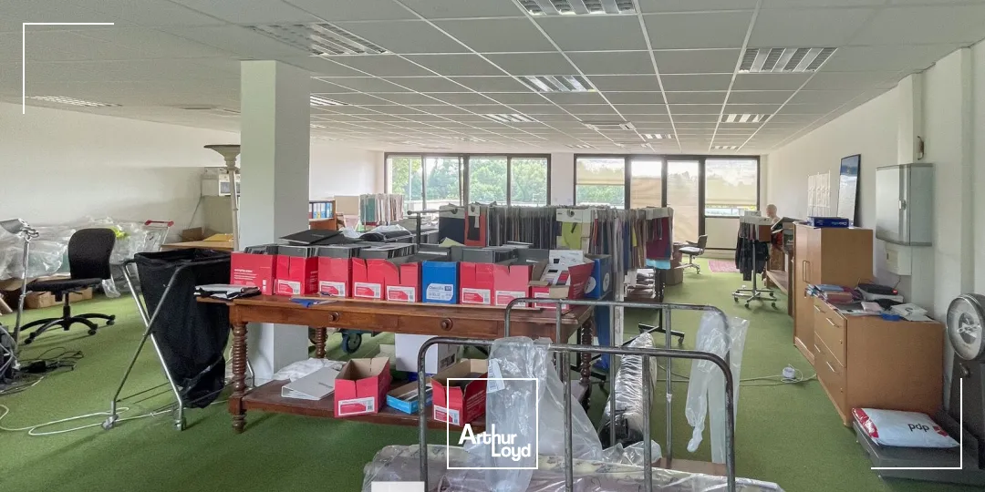 Location Bureaux avec stockage léger - Calme- Dardilly - Au coeur de la TECHLID