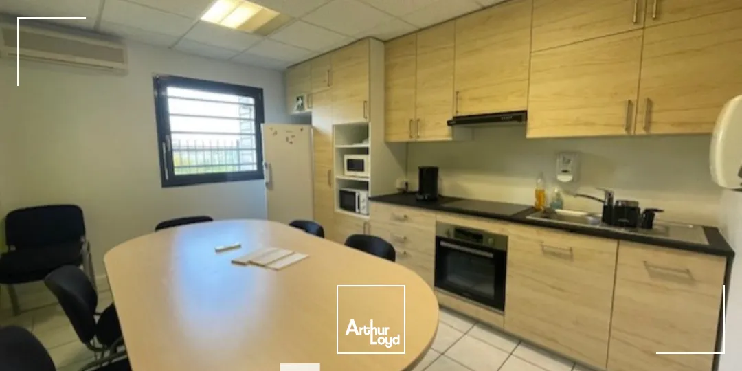 A vendre - PARC BOURDARIAS - Bureaux avec entrée indépendante - Vénissieux 