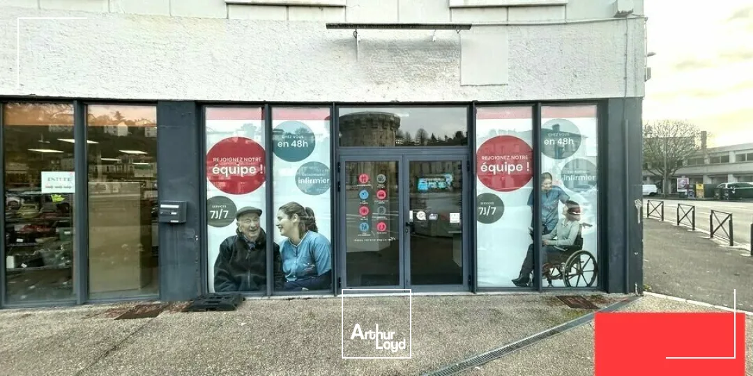 A LOUER - LOCAL COMMERCIAL  AXE TRÈS PASSANT - 85m²