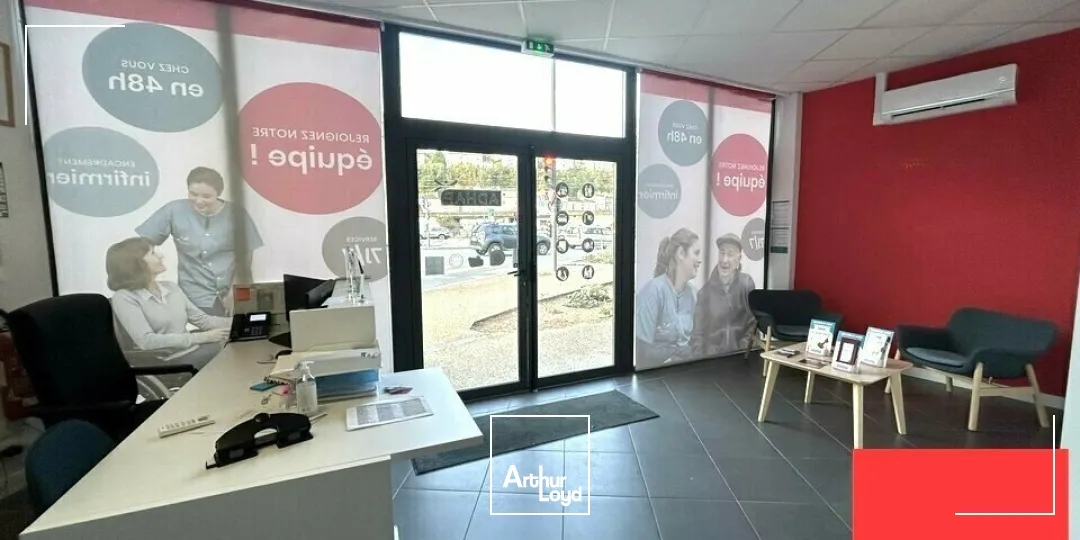 A LOUER - LOCAL COMMERCIAL  AXE TRÈS PASSANT - 85m²