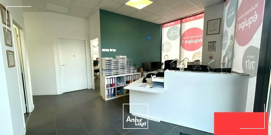 A LOUER - LOCAL COMMERCIAL  AXE TRÈS PASSANT - 85m²