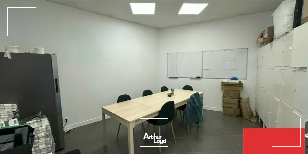 A LOUER - LOCAL COMMERCIAL  AXE TRÈS PASSANT - 85m²