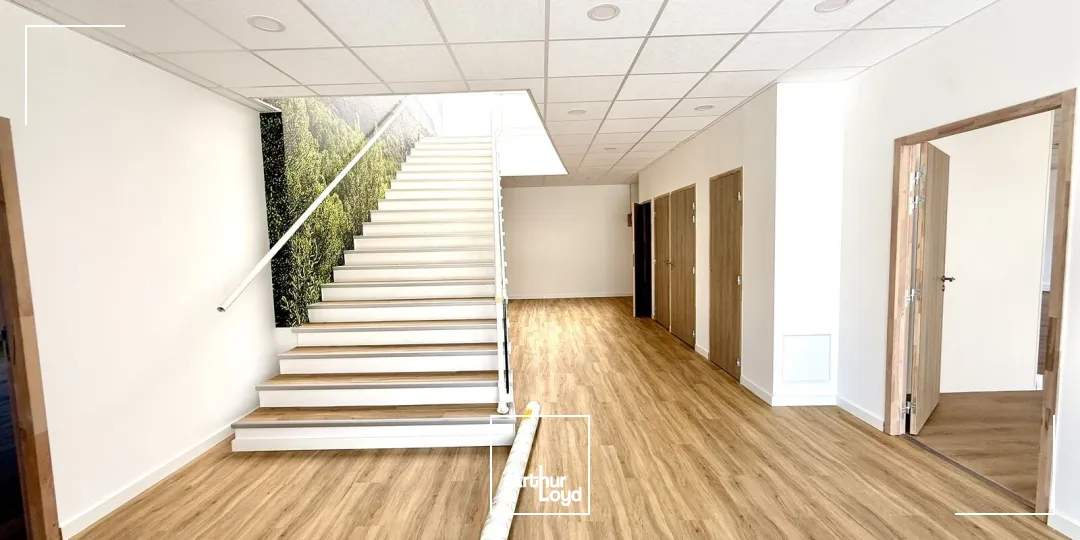 Immeuble de bureaux indépendant et rénové à louer sur le pôle d'activité d'Aix en Provence.