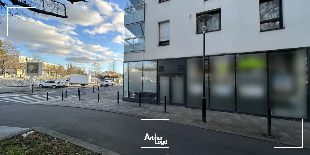 Local commercial à louer à Saint-Herblain visibilité exceptionnelle parking