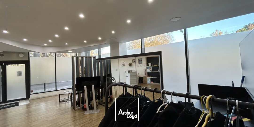 Local commercial à louer à Saint-Herblain visibilité exceptionnelle parking