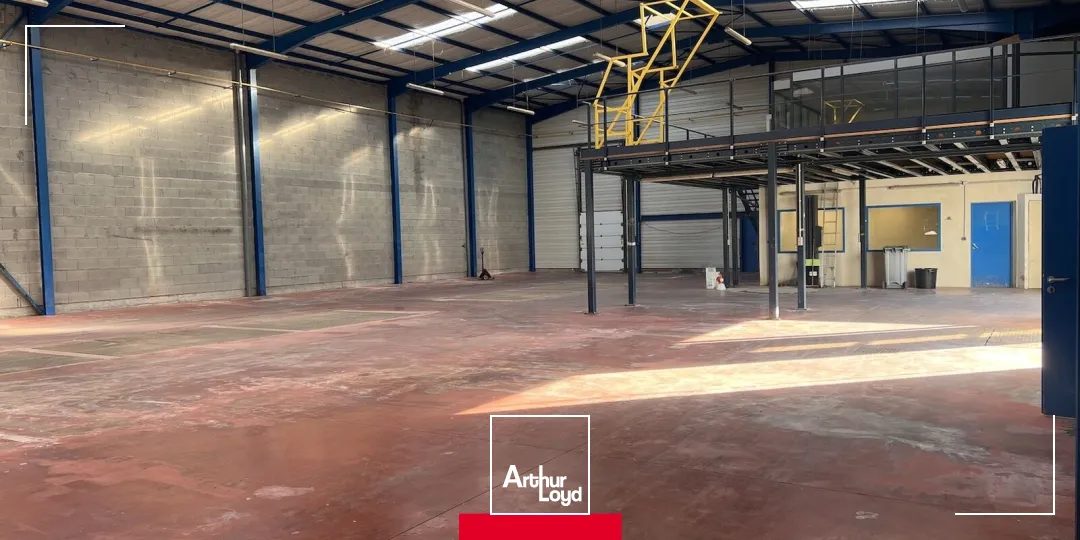 À VENDRE : Local d'activités de 917 m², indépendant sur son terrain de 2 250 m² à Belleville-en-Beaujolais