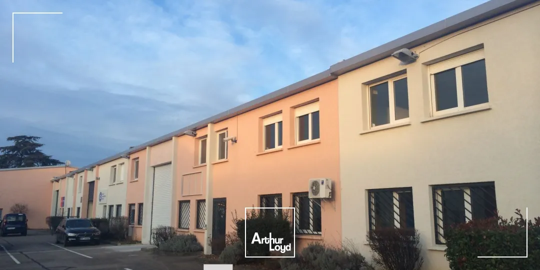 A louer - Bâtiments industriels avec bureaux climatisés - Décines Charpieu