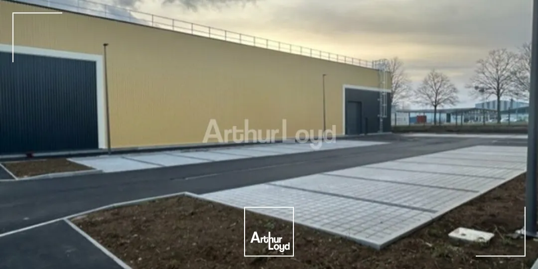 LOCAL D'ACTIVITE - ENTREPOT à VENDRE de 147 m²