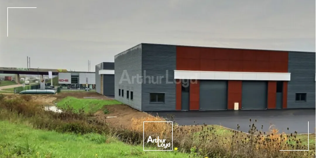 LOCAL D'ACTIVITE - ENTREPOT à LOUER de 158 m²