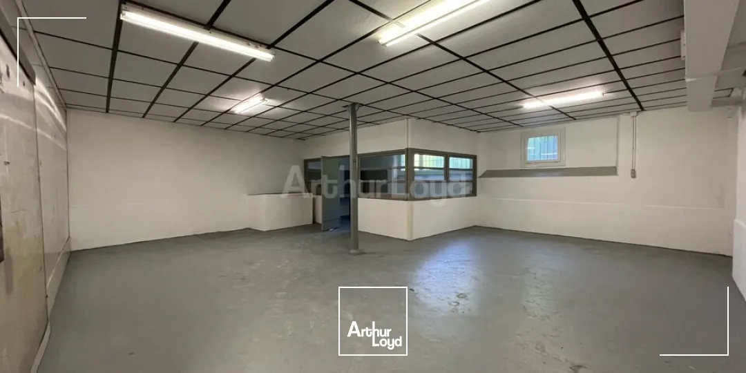LOCAL D'ACTIVITE - ENTREPOT à LOUER de 142 m²
