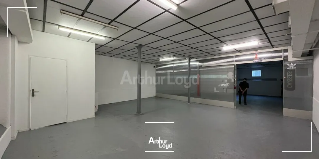LOCAL D'ACTIVITE - ENTREPOT à LOUER de 142 m²