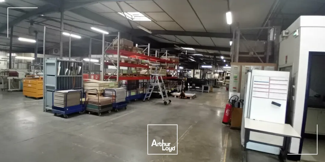 A VENDRE LOCAL D'ACTIVITÉ Zone Nord