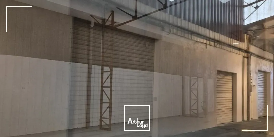 ANGLET, A LOUER, au sein d'une zone commerciale et d'activités, local de 310 m²