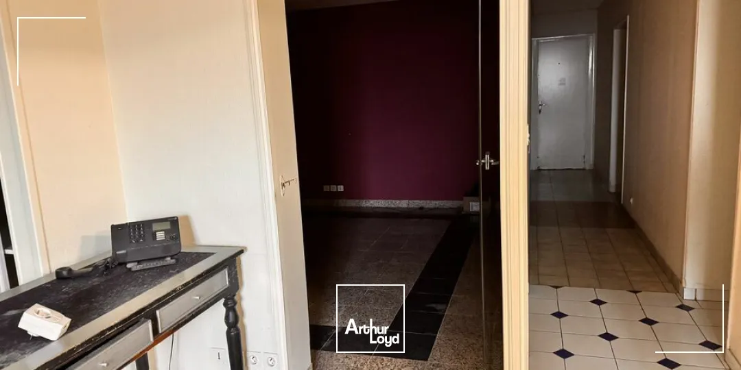 TOURES EST MONTLOUIS - A VENDRE BÄTIMENT DE 792 M² - IDEAL OCCUPANT INVESTISSEUR