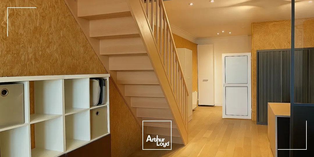 BUREAUX MODERNES ET RÉNOVÉS À METEREN - VISIBILITÉ OPTIMALE